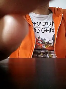 Snapshot of Henrytsuzuki chatting on January 9, 2026, 6:15 pm Henrytsuzuki online show from January 9, 2026, 6:15 pm