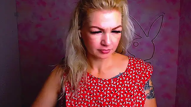 Snapshot of Madonna_Fire chatting on August 3, 2026, 5:37 am Madonna Fire online show from August 3, 2026, 5:37 am