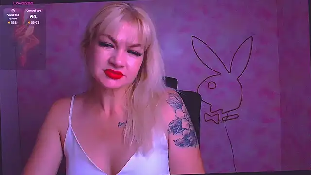 Snapshot of Madonna_Fire chatting on June 18, 2026, 11:26 am Madonna Fire online show from June 18, 2026, 11:26 am