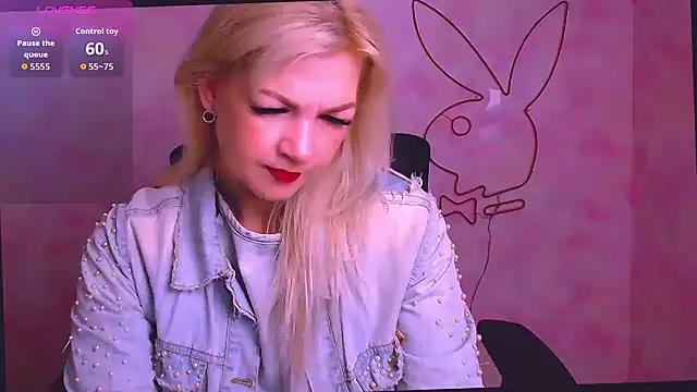 Snapshot of Madonna_Fire chatting on May 17, 2026, 5:40 am Madonna Fire online show from May 17, 2026, 5:40 am