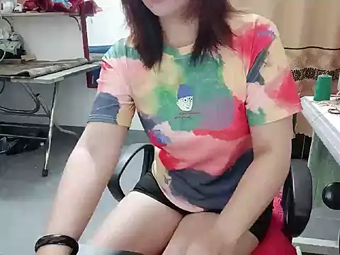 Heni6368 online show from April 4, 2026, 9:32 pm