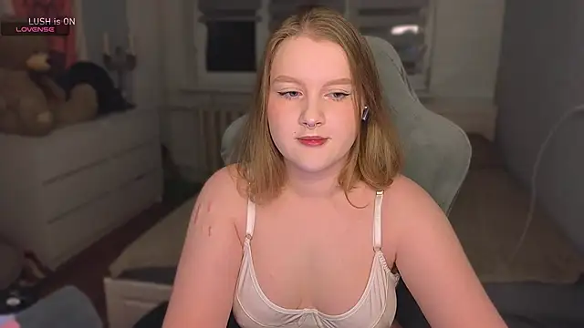 Snapshot of Ol1via chatting on January 8, 2026, 12:16 am Ol1via online show from January 8, 2026, 12:16 am