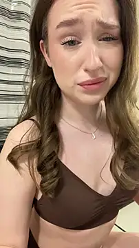 cuteeyesbaby online show from January 7, 2026, 2:05 am