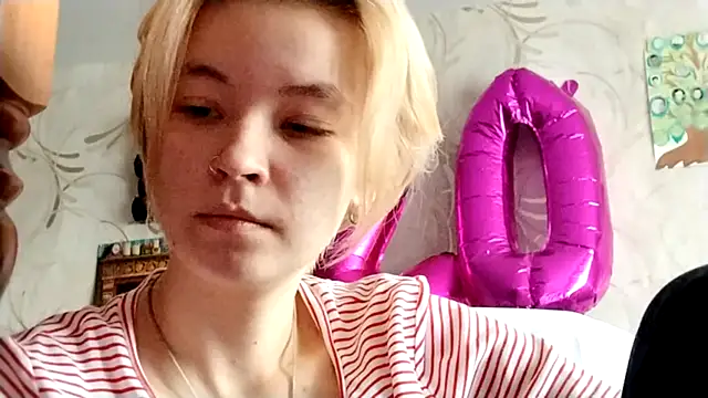 Snapshot of Kirawannavibe chatting on January 13, 2026, 8:07 am Kirawannavibe online show from January 13, 2026, 8:07 am