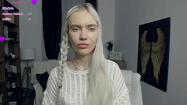 KristalCrowner online show from February 2, 2026, 7:13 pm