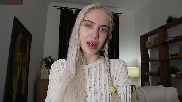 KristalCrowner online show from April 16, 2026, 8:09 pm