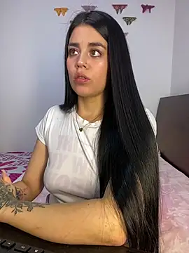 Snapshot of sophyy_white chatting on February 2, 2026, 10:42 pm sophyy white online show from February 2, 2026, 10:42 pm