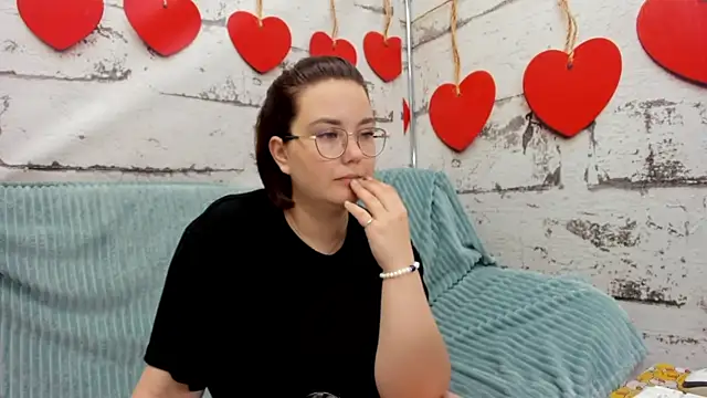 Sweetie Rozzy online show from May 14, 2026, 1:46 am