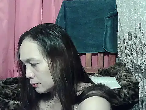 prettymomma24xx online show from April 9, 2026, 4:24 pm