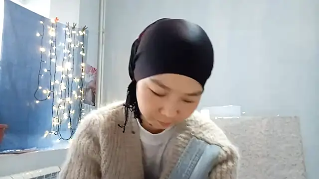 VuiCutie online show from January 9, 2026, 3:35 am