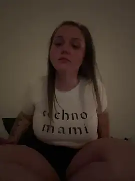 DaisyBaizee online show from May 24, 2026, 11:26 pm