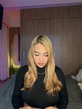 Snapshot of karymoron chatting on February 6, 2026, 3:24 am karymoron online show from February 6, 2026, 3:24 am