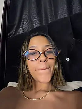 Snapshot of vicky_bass_ chatting on June 19, 2026, 3:01 am vicky bass online show from June 19, 2026, 3:01 am