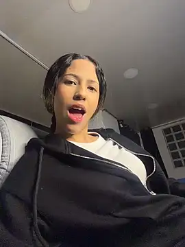 Snapshot of vicky_bass_ chatting on February 7, 2026, 4:20 am vicky bass online show from February 7, 2026, 4:20 am