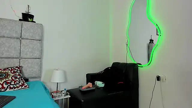 hazel slim online show from January 5, 2026, 6:33 pm