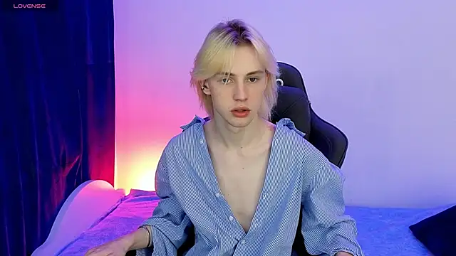 lucidangelok1 online show from April 9, 2026, 8:31 am