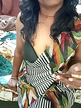 Snapshot of Meena_Meenakshi chatting on January 18, 2026, 4:49 am Meena Meenakshi online show from January 18, 2026, 4:49 am