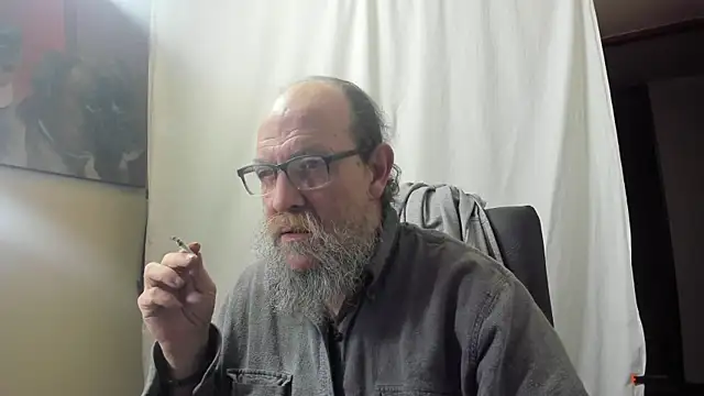 Snapshot of Uncle_Hottie chatting on January 5, 2026, 11:41 pm Uncle Hottie online show from January 5, 2026, 11:41 pm