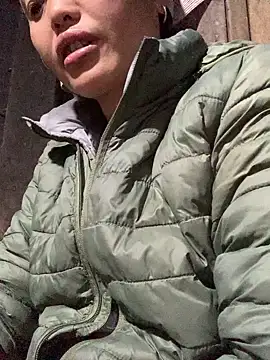 Snapshot of hinicky-0 chatting on February 8, 2026, 1:42 pm hinicky-0 online show from February 8, 2026, 1:42 pm