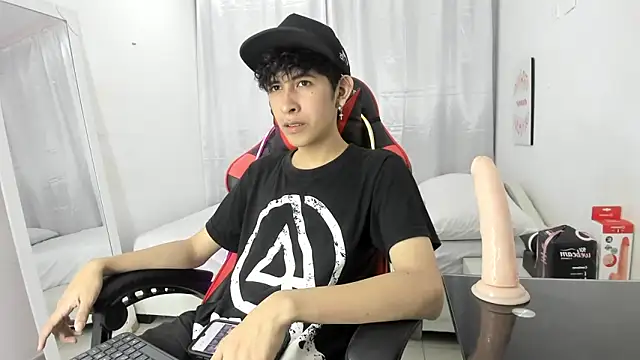 julian xx online show from March 16, 2026, 8:11 pm