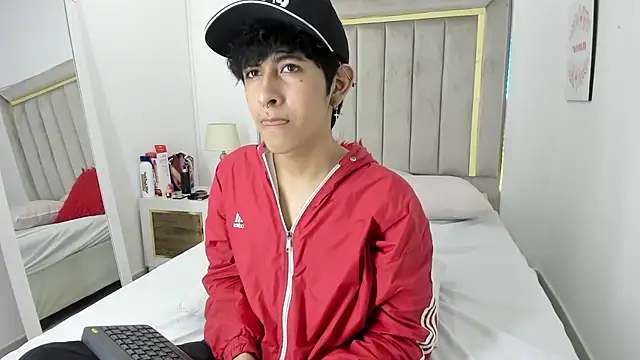 julian xx online show from January 18, 2026, 7:17 pm