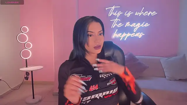 KayraLanne online show from January 18, 2026, 3:32 am