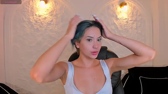 KayraLanne online show from February 5, 2026, 3:35 am