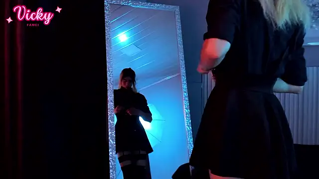 vicky fant4sy online show from February 2, 2026, 1:21 pm