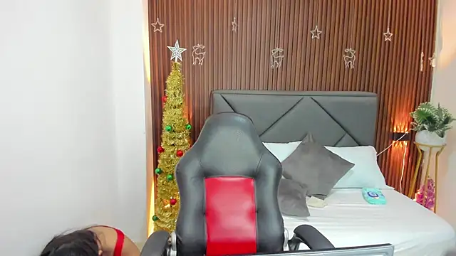 mara08  online show from January 13, 2026, 8:35 pm