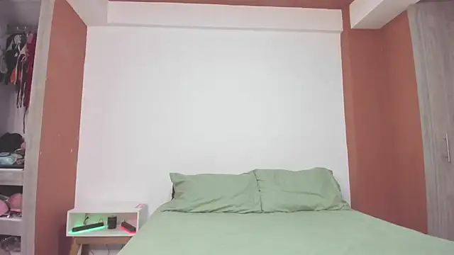 Snapshot of VelvetAndShadows chatting on July 3, 2026, 12:00 pm VelvetAndShadows online show from July 3, 2026, 12:00 pm