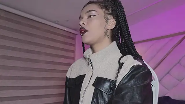 mia gatesvg online show from March 26, 2026, 3:49 am