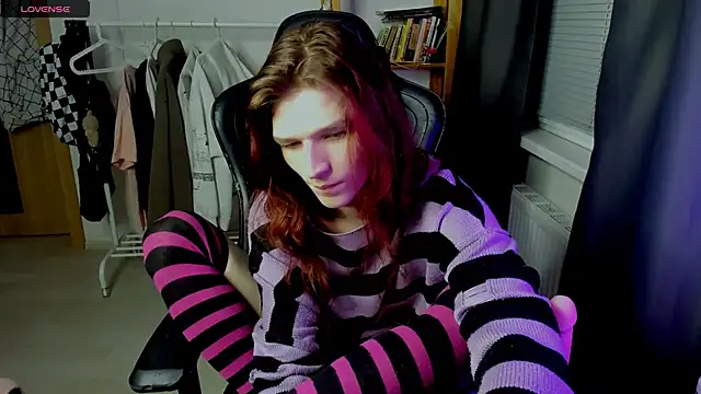 iceseeker2 online show from April 15, 2026, 11:27 pm