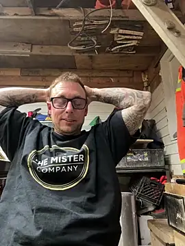 WIDBIGWHITECOCK online show from February 16, 2026, 4:11 am