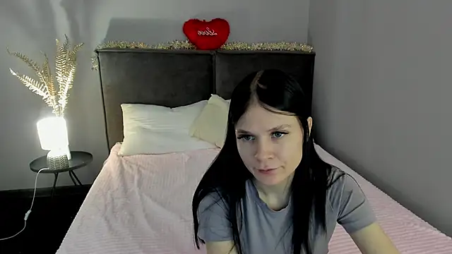 SkinyJoys online show from February 14, 2026, 2:01 am