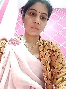 Snapshot of Hot_ree85 chatting on February 3, 2026, 5:49 am Hot ree85 online show from February 3, 2026, 5:49 am