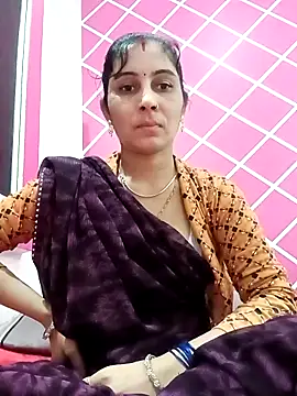 Snapshot of Hot_ree85 chatting on February 11, 2026, 4:45 am Hot ree85 online show from February 11, 2026, 4:45 am