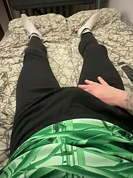 tonieja97 online show from April 13, 2026, 3:21 am