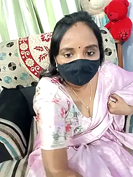 Snapshot of Tinarosy13 chatting on February 7, 2026, 5:21 pm Tinarosy13 online show from February 7, 2026, 5:21 pm