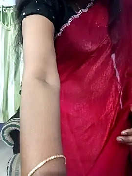 Snapshot of Tinarosy13 chatting on February 17, 2026, 11:24 pm Tinarosy13 online show from February 17, 2026, 11:24 pm