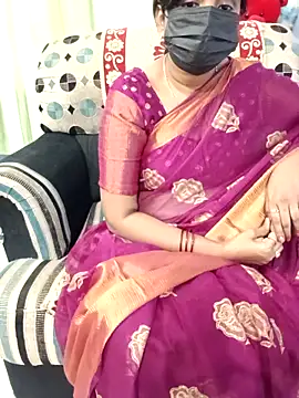 Snapshot of Tinarosy13 chatting on February 20, 2026, 7:21 am Tinarosy13 online show from February 20, 2026, 7:21 am