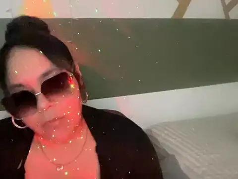 Snapshot of Thickfreakylatina chatting on March 31, 2026, 1:40 am Thickfreakylatina online show from March 31, 2026, 1:40 am