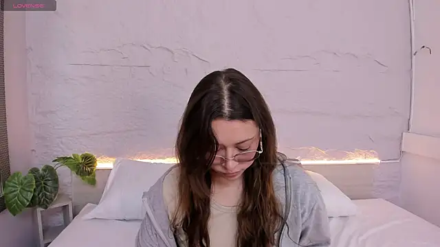 lanna 18  online show from March 10, 2026, 11:47 am