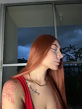 alesziarose  online show from February 20, 2026, 11:28 pm