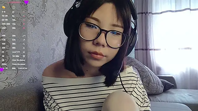 AprilOnilll online show from April 4, 2026, 5:03 am