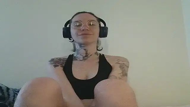 Dirty Pink online show from March 26, 2026, 9:51 am