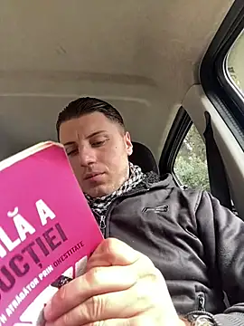 allee2206 online show from March 26, 2026, 9:07 am