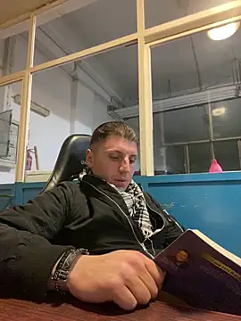 allee2206 online show from April 21, 2026, 9:21 pm