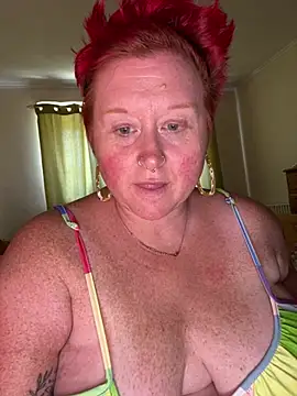 BustyRedxx online show from June 23, 2026, 12:47 pm