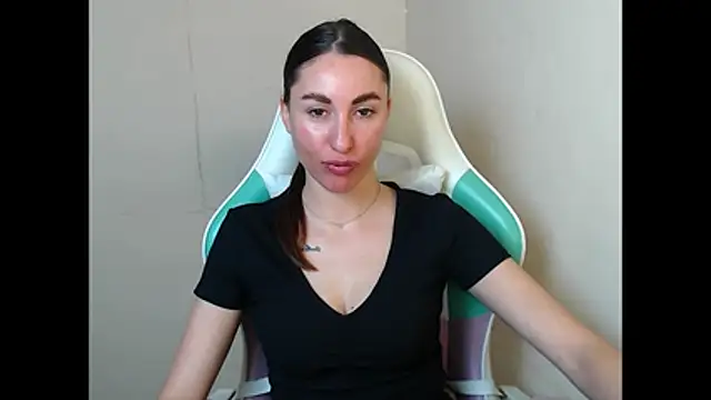 cammila horn online show from April 25, 2026, 5:21 am