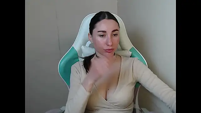 cammila horn online show from April 23, 2026, 5:36 am